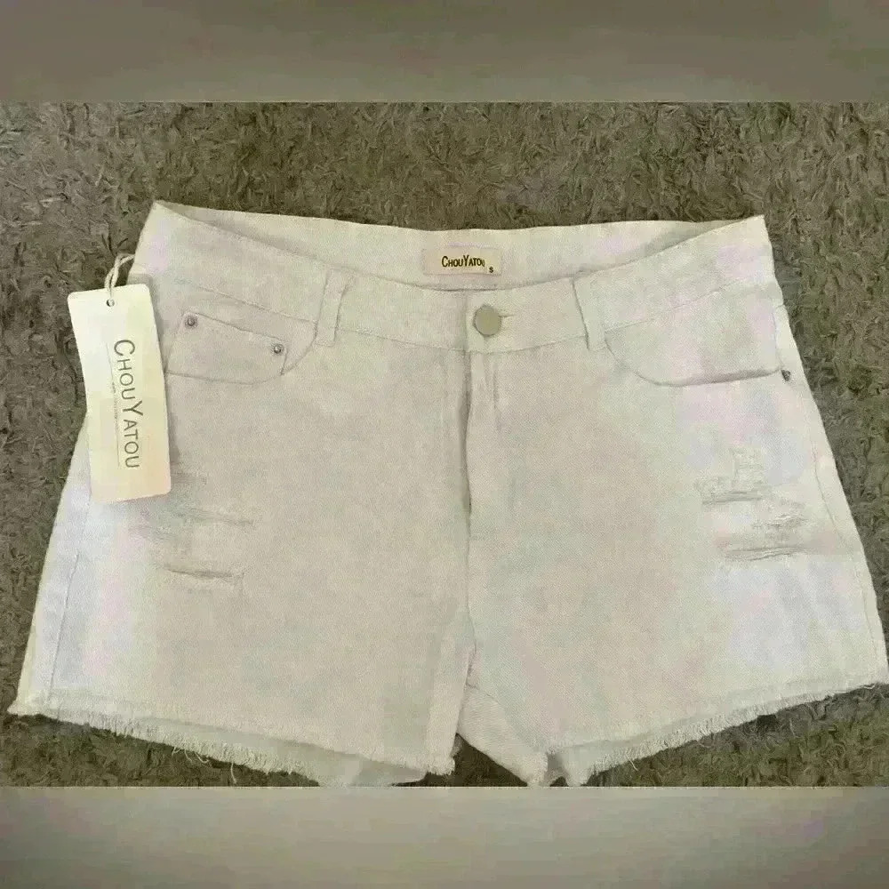 Women’s size small white ChouYatou Jean shorts